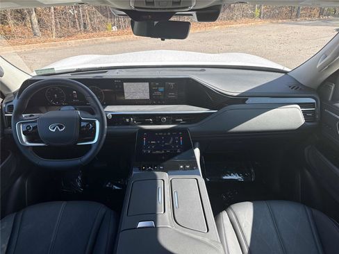 Certified 2025 INFINITI QX80 Sensory image 12