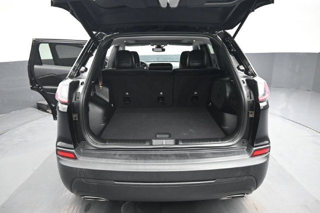 Used 2022 Jeep Cherokee Latitude Lux w/ Sun & Sound Group AWD/4WD image 23