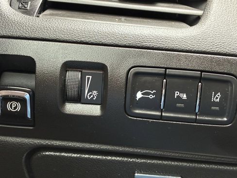 Used 2015 Chevrolet Impala LT w/ Convenience Package image 10