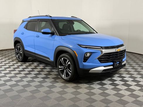 Used 2024 Chevrolet TrailBlazer LT w/ LT Cold Weather Package image 1