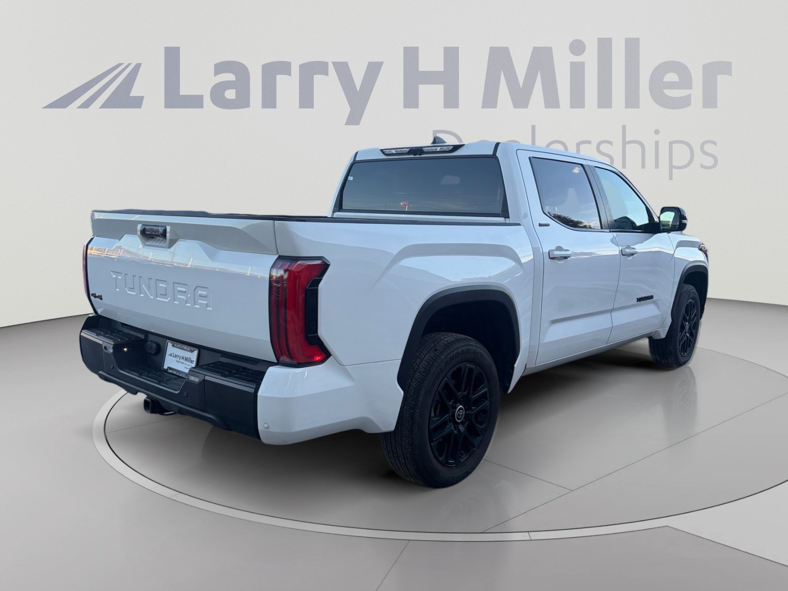 Used 2024 Toyota Tundra Limited AWD/4WD image 5