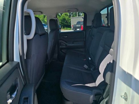Used 2024 Nissan Frontier SV w/ Technology Package RWD image 12