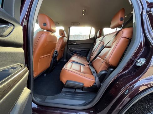 Used 2018 GMC Acadia SLT image 17