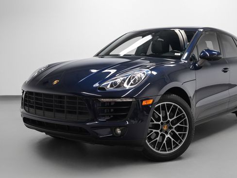 Certified 2018 Porsche Macan Sport Edition AWD/4WD image 7