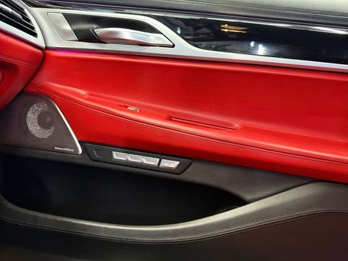 Used 2018 BMW M760i xDrive image 26