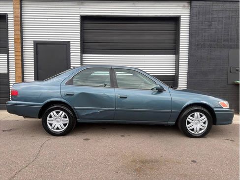 Used 2001 Toyota Camry LE FWD image 10