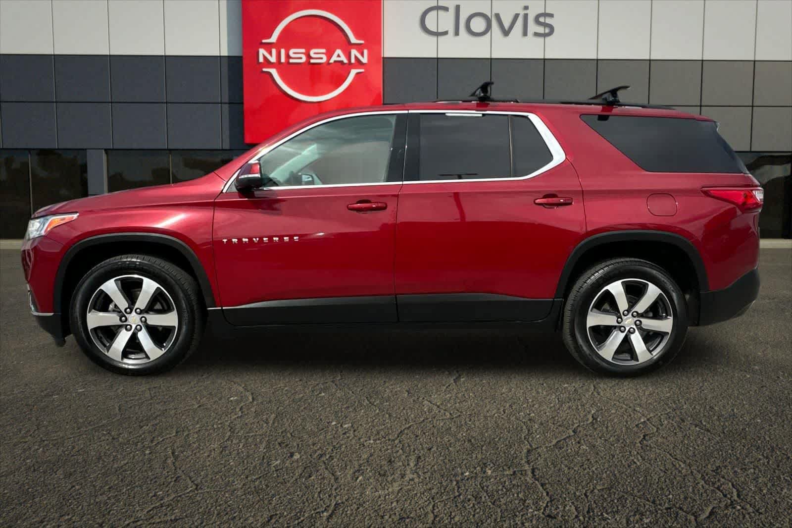 Used 2021 Chevrolet Traverse LT w/ LT Premium Package AWD/4WD image 7