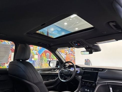 New 2025 Jeep Grand Cherokee Altitude image 51