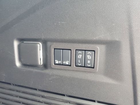 Used 2024 Chevrolet Tahoe Premier AWD/4WD image 19