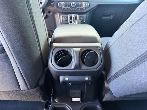 Used 2025 Jeep Wrangler Unlimited Sahara AWD/4WD image 22