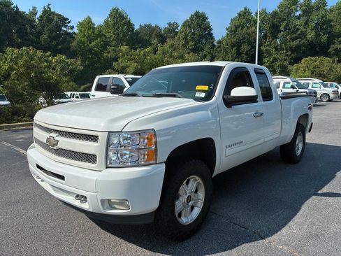 Used 2011 Chevrolet Silverado 1500 LT w/ All-Star Edition AWD/4WD image 2