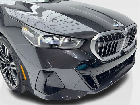 Used 2026 BMW 530i xDrive image 3