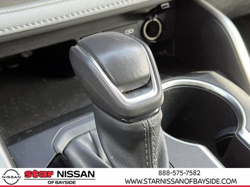 Used 2023 Toyota Highlander LE AWD/4WD image 28