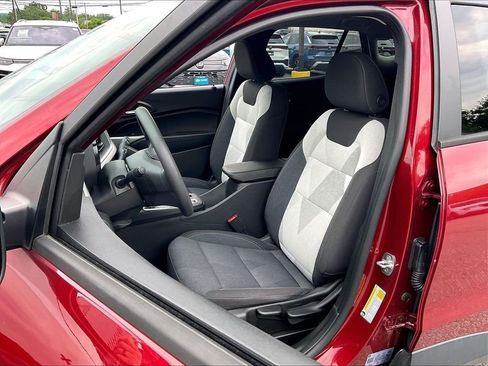Used 2024 Chevrolet Trax LS w/ LS Convenience Package FWD image 9
