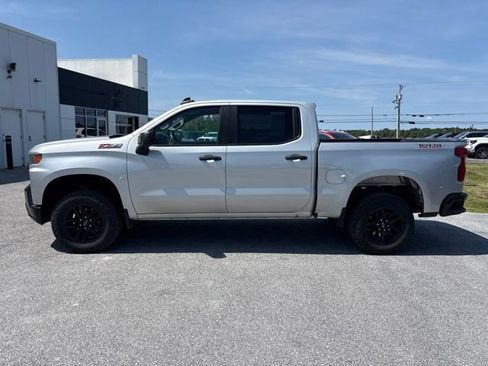 Used 2020 Chevrolet Silverado 1500 Custom Trail Boss w/ Custom Convenience Package AWD/4WD image 2