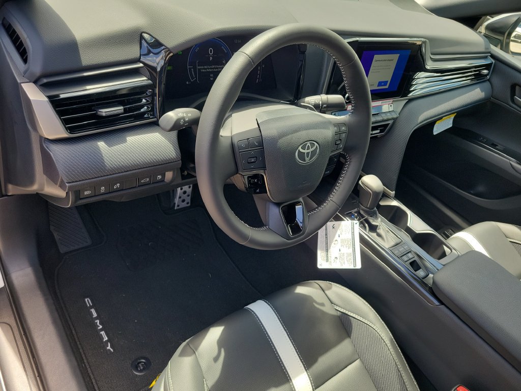 Used 2026 Toyota Camry SE w/ Convenience Package FWD image 7