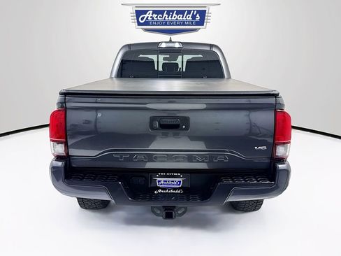 Used 2018 Toyota Tacoma TRD Sport AWD/4WD image 7