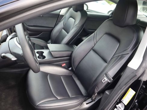 Used 2023 Tesla Model 3 Standard Range RWD image 2