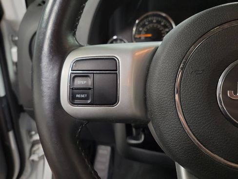 Used 2016 Jeep Compass Latitude FWD image 22