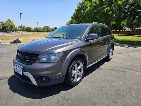 Used 2017 Dodge Journey Crossroad FWD image 2
