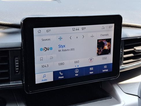 Used 2022 Ford Explorer XLT w/ Equipment Group 202A AWD/4WD image 18