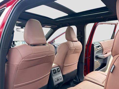 New 2026 Mitsubishi Outlander SEL image 6