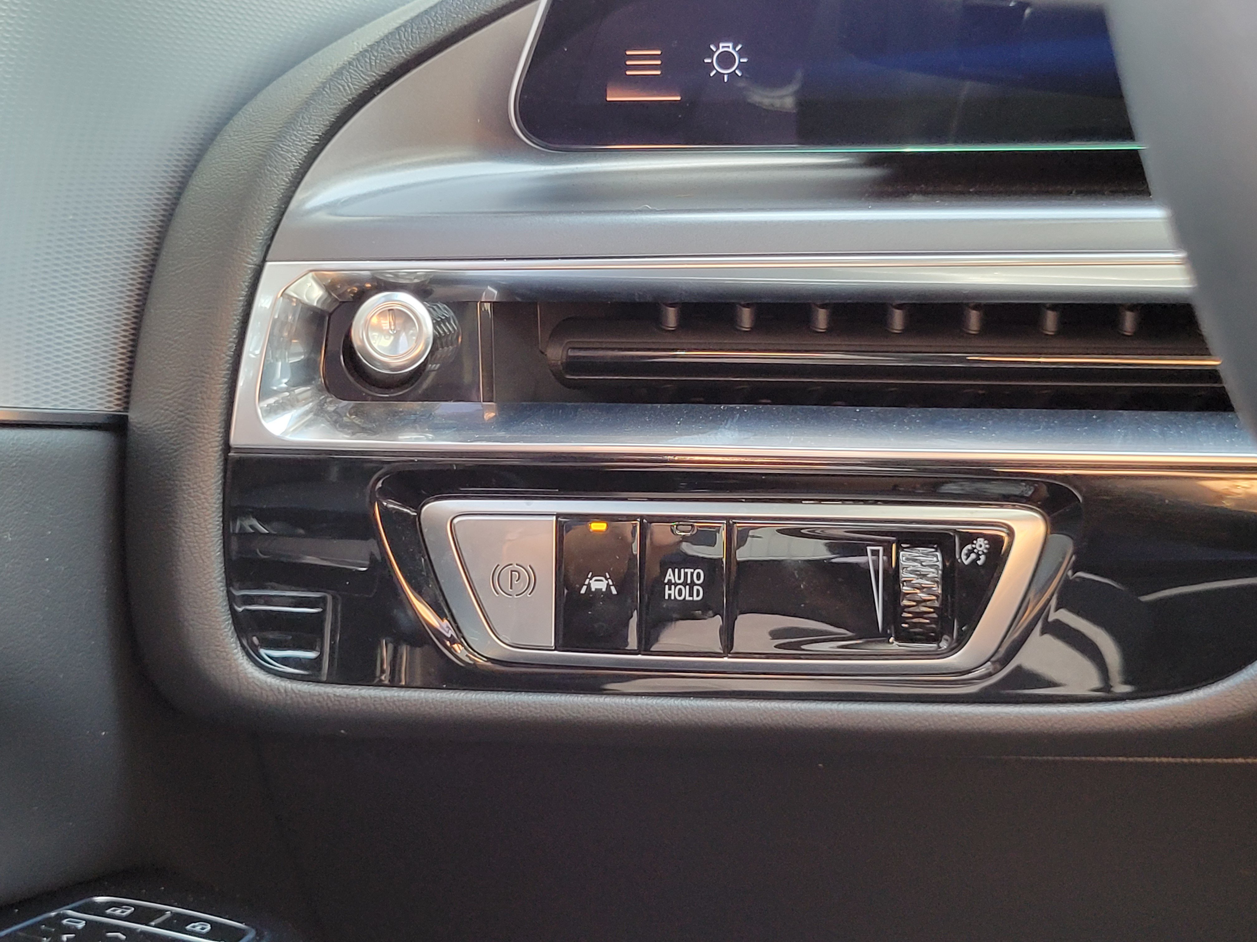 Used 2024 Cadillac Lyriq Tech RWD image 11