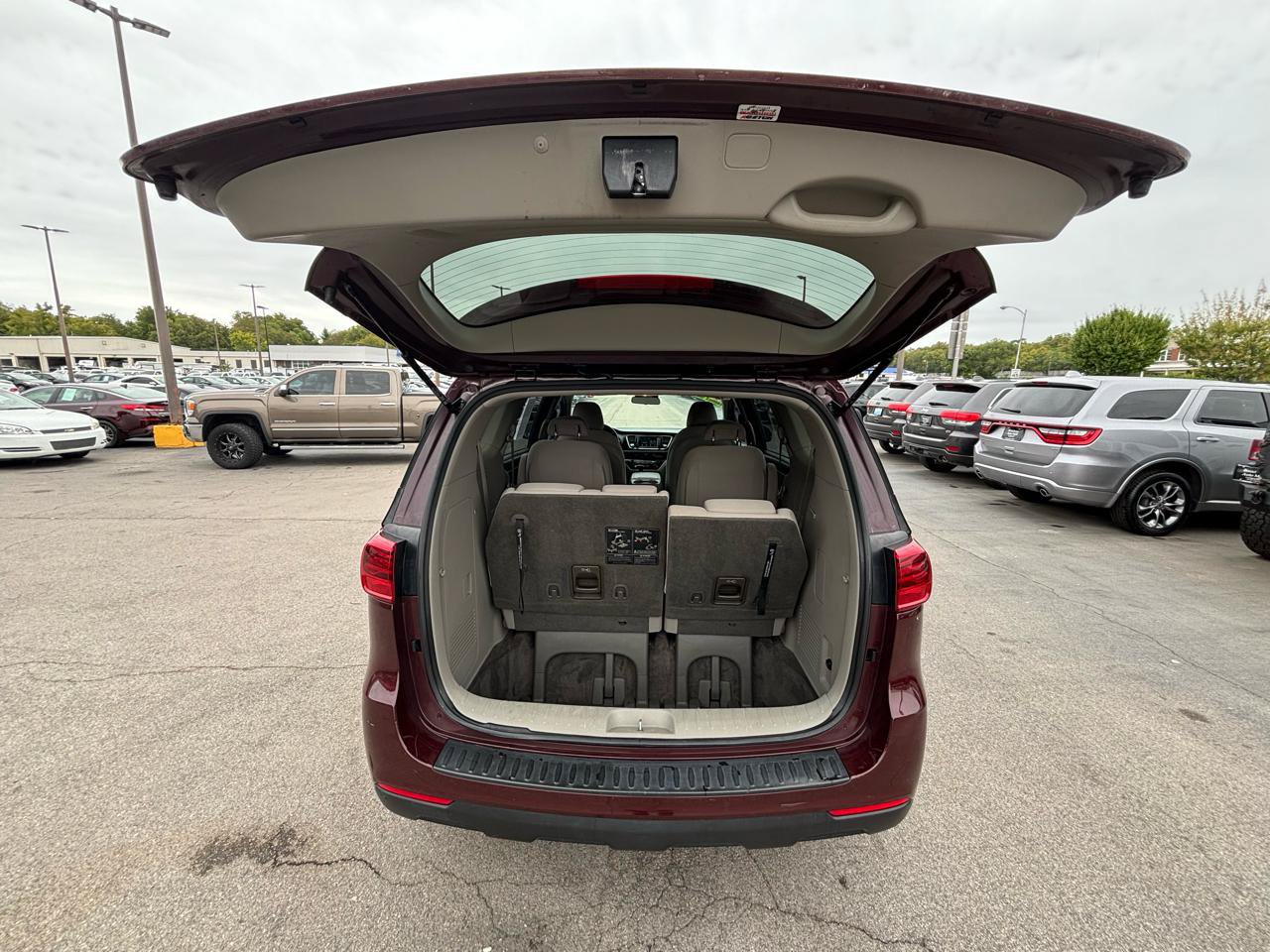 Used 2020 Kia Sedona LX FWD image 12