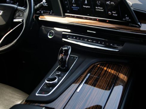 Used 2021 Cadillac Escalade ESV Premium Luxury w/ Driver Assist Tech Package AWD/4WD image 55