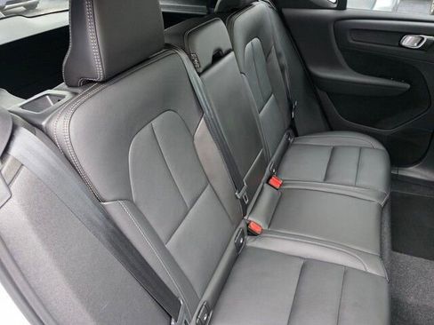 Used 2024 Volvo XC40 B5 Plus image 31