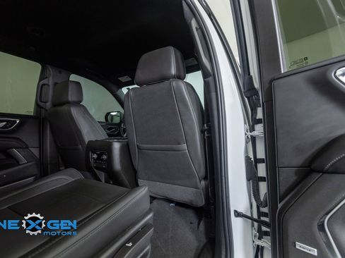 Used 2022 Chevrolet Tahoe Z71 w/ Luxury Package AWD/4WD image 33