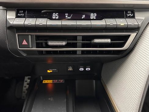 Used 2025 Toyota Camry SE image 23