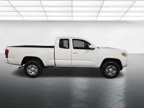 Used 2018 Toyota Tacoma SR RWD image 3