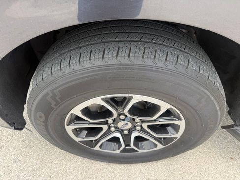 Used 2024 Ford Expedition XLT RWD image 9
