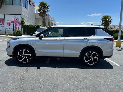 Used 2024 Mitsubishi Outlander AWD image 8