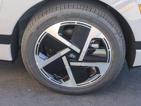New 2026 Hyundai Ioniq 9 Calligraphy w/ Tow & Go Package AWD/4WD image 11