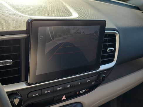 Used 2025 Hyundai Venue SEL FWD image 23