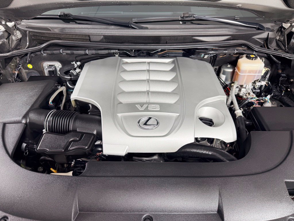 Used 2019 Lexus LX 570 4WD w/ Luxury Package image 31