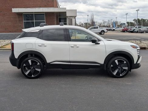 New 2026 Nissan Kicks SR w/ Cold Weather Package FWD image 2