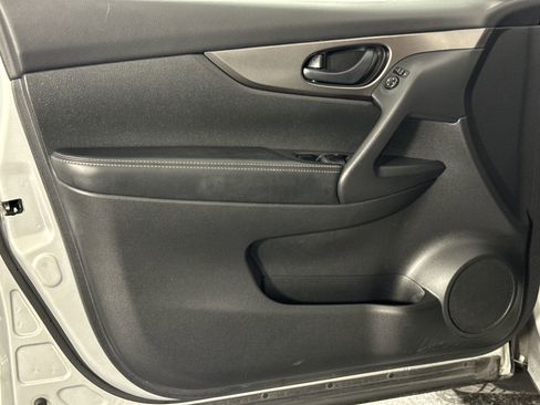 Used 2017 Nissan Rogue Sport S w/ S Appearance Package image 33
