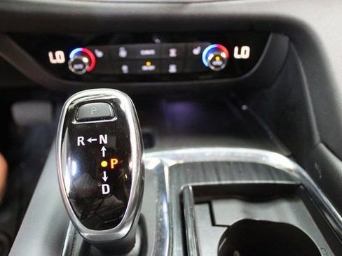 Used 2021 Buick Enclave Essence image 19