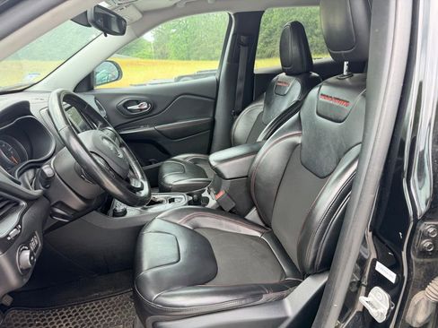 Used 2020 Jeep Cherokee Trailhawk w/ Cold Weather Group AWD/4WD image 10