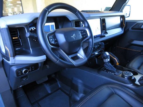 Used 2023 Ford Bronco Badlands w/ Sasquatch Package AWD/4WD image 12