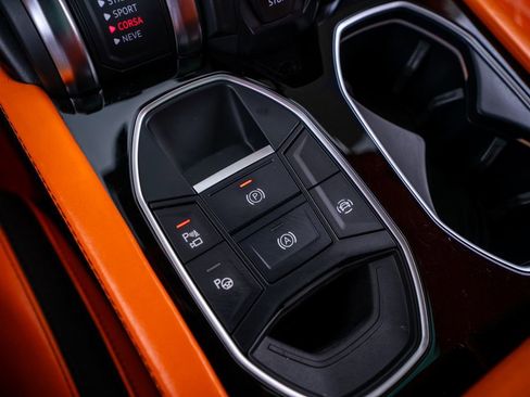 Used 2022 Lamborghini Urus AWD/4WD image 59