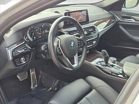 Used 2019 BMW 530e w/ Convenience Package RWD image 10