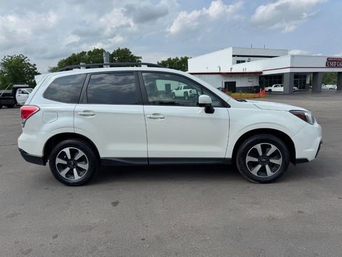 Used 2018 Subaru Forester 2.5i Premium w/ All-Weather Package AWD/4WD image 6