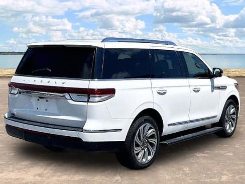 Used 2022 Lincoln Navigator Reserve AWD/4WD image 6
