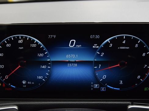 Used 2023 Mercedes-Benz GLB 250 image 25