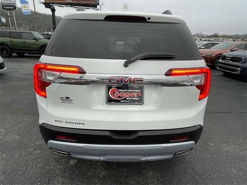 Certified 2020 GMC Acadia SLT image 3