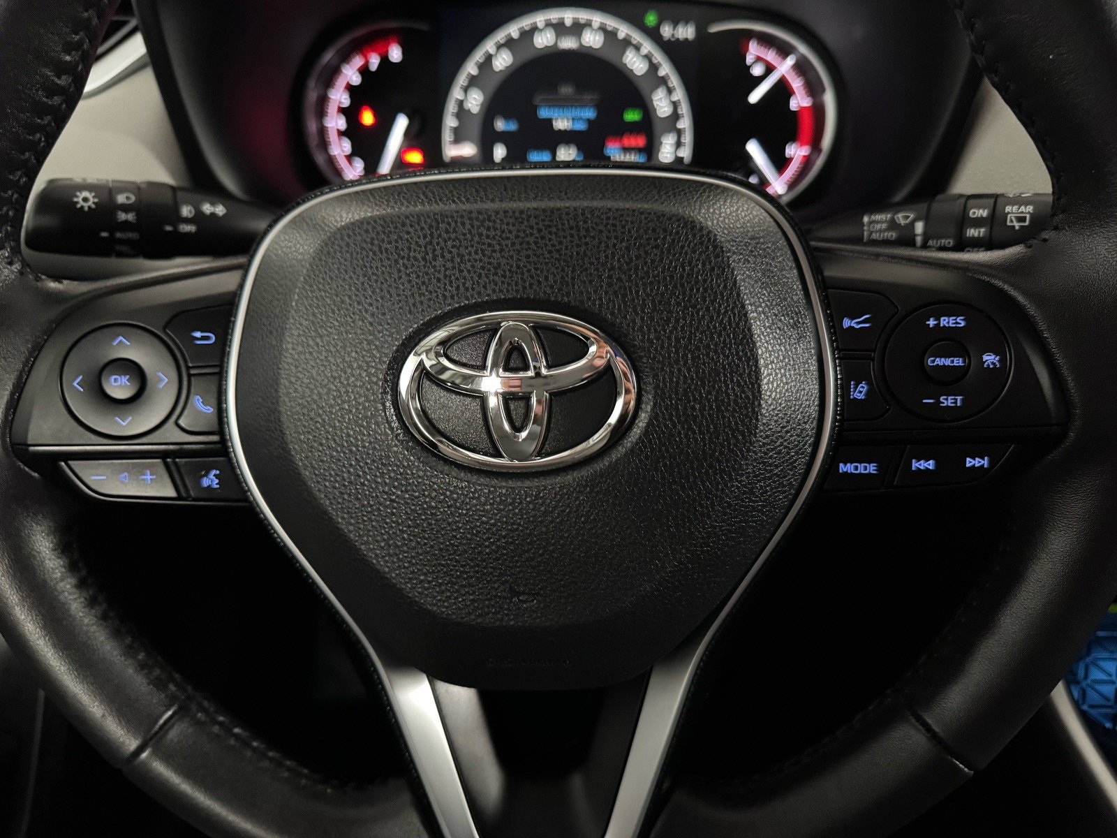 Used 2020 Toyota RAV4 Limited FWD image 31